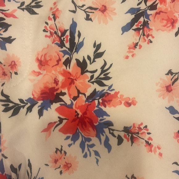 Floral Ankle Pants - Picture 6 of 7